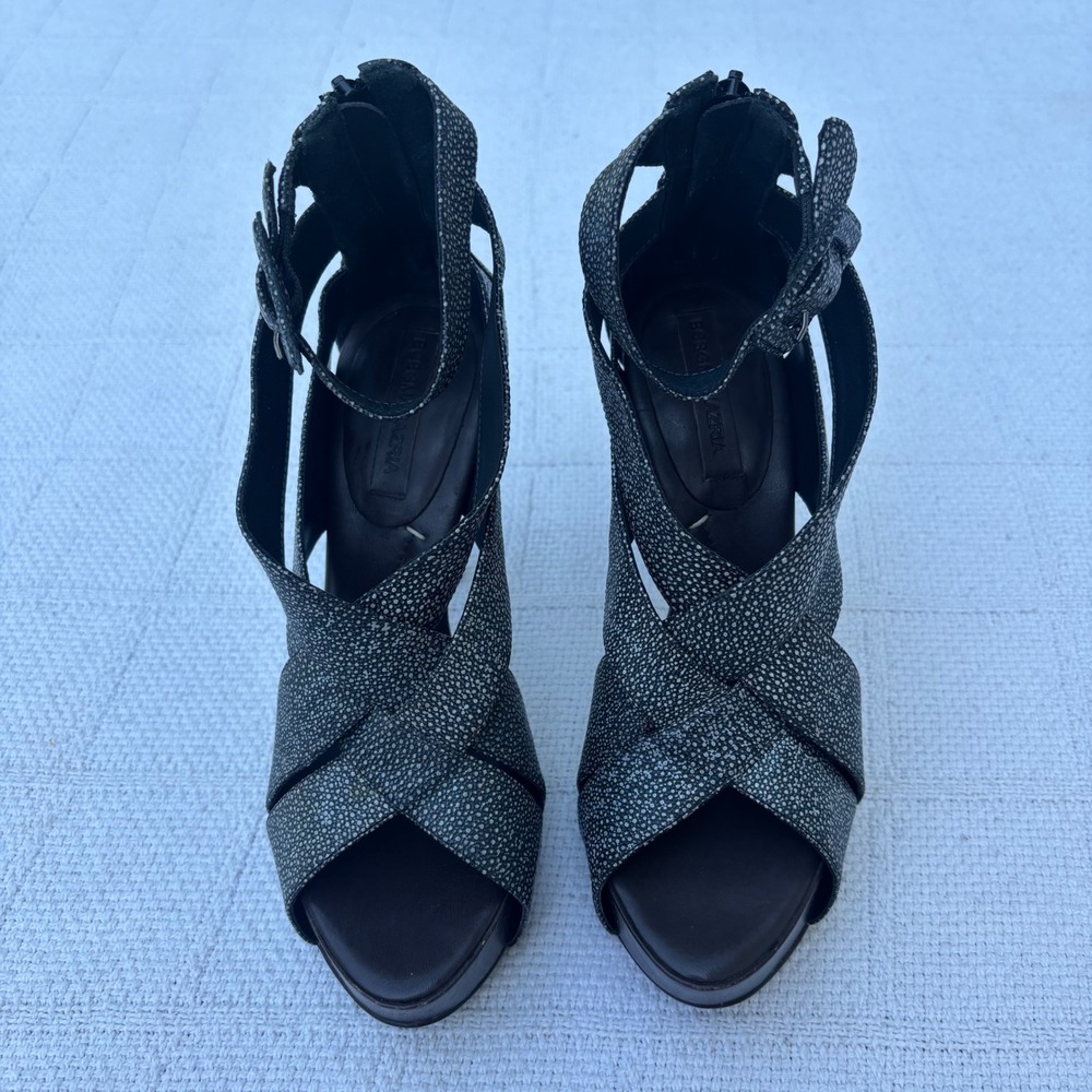 Women's 7.5B BCBGMAXAZRIA Strappy Peep Toe Chunky Platform Clubbing Heels - Picture 2 of 8